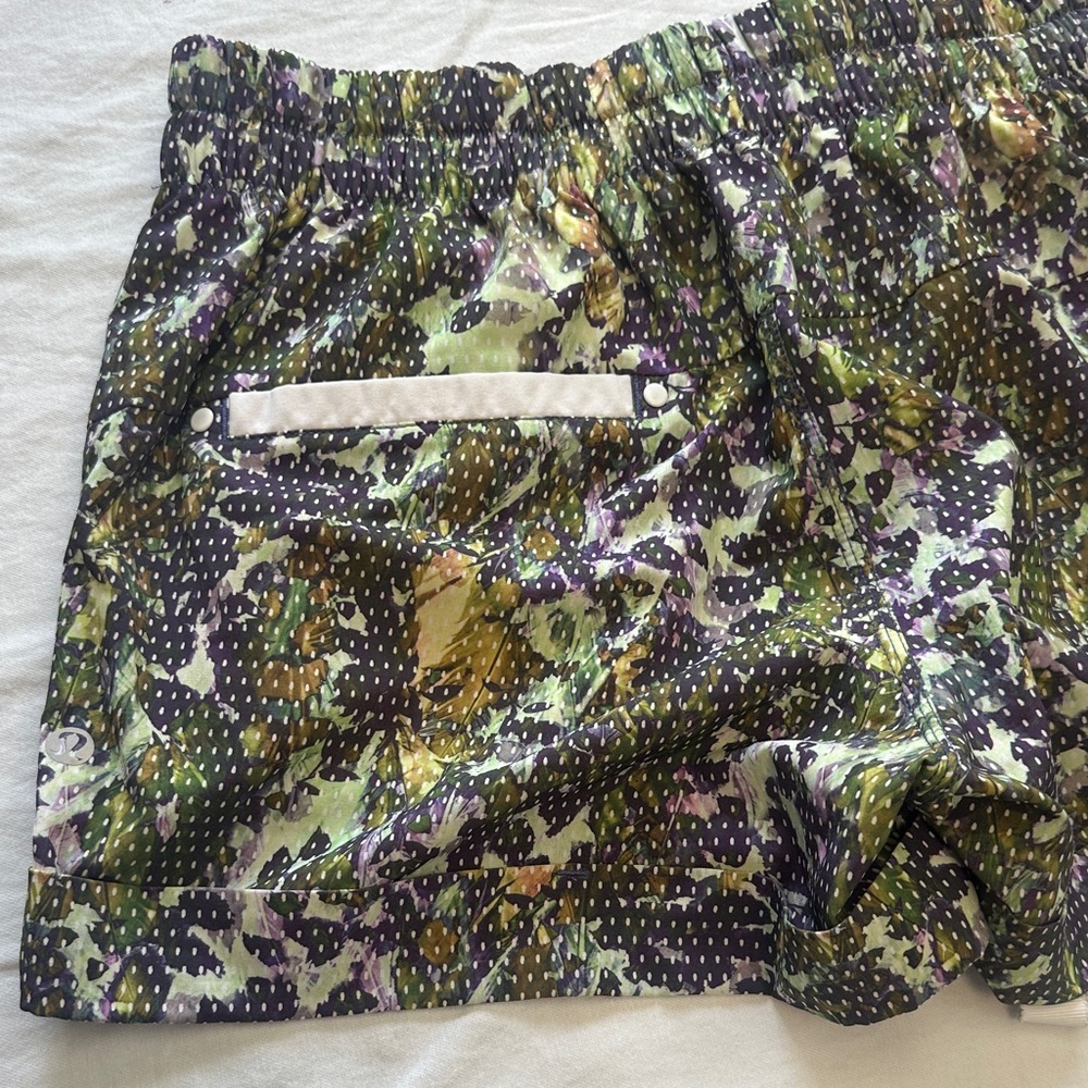 Lululemon Multicolor Patterned Shorts - Picture 9 of 10